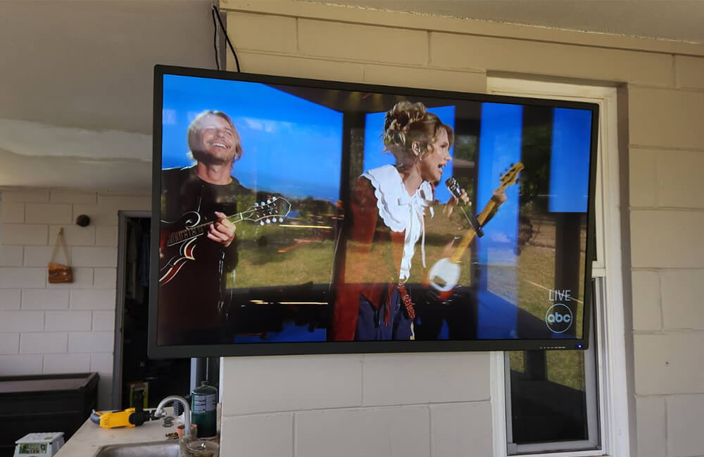 YINGLUX outdoor TV on rooftop terrace sky lounge